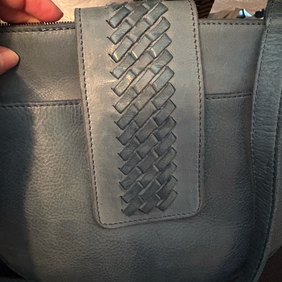 Vilenca Holland Woven Flap Crossbody Bag in lightweight leather light blue - Picture 3 of 7